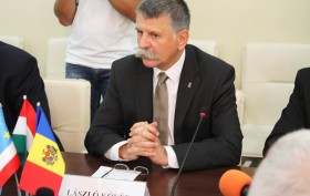 vengriya_spiker_komrat_1