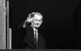 banner-regele-mihai-monocrom