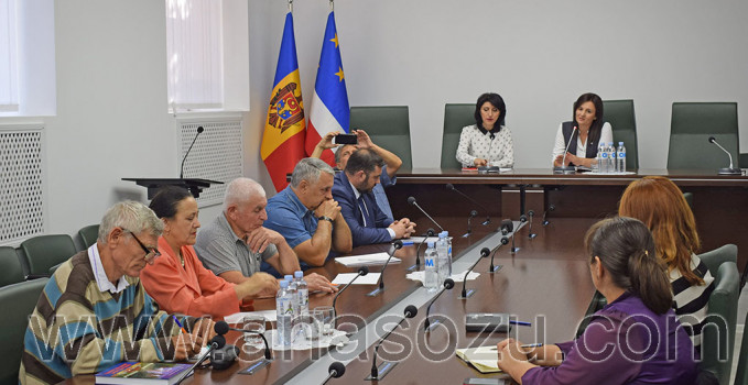 aaclik_tombarlak_masa (1)